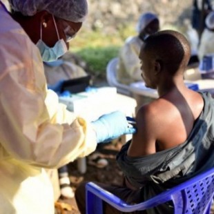 La OMS declara el ébola "emergencia de salud pública" mundial