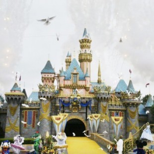 La heredera de Disney denuncia que sus empleados se ven forzados a "buscar comida en la basura"