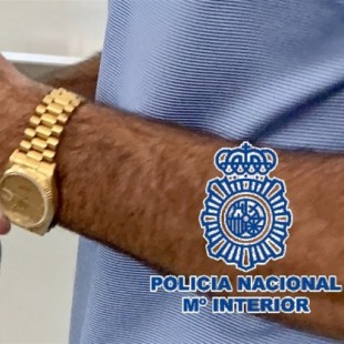 Detenido en el aeropuerto de Málaga un turista que llevaba puesto el reloj cuyo robo había denunciado un día antes