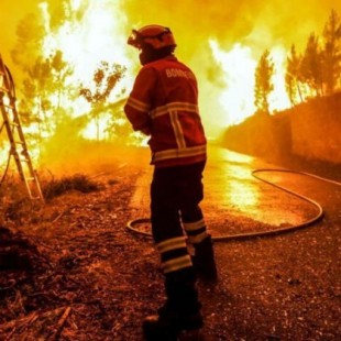 El humo de los incendios forestales en Portugal crea una "nube" que cubre Extremadura