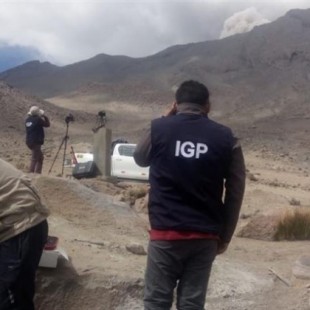 Perú evacúa a más de 1.000 personas tras la erupción del volcán Ubinas y anuncia el estado de emergencia