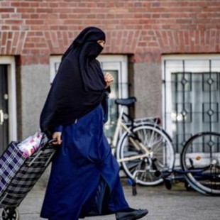 La prohibición del burka en Holanda entra en vigor desde hoy envuelta en la polémica