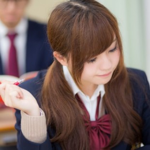 Las escuelas públicas de Tokio dejarán de obligar a los estudiantes con el pelo no negro a teñirlo [ing]
