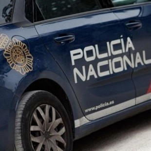 Un ladrón asalta una casa en València mientras sus dueños dormían y acuchilla al padre