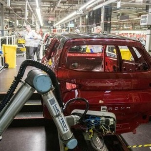 Los robots ya se mezclan entre los trabajadores en la planta de Seat en Barcelona