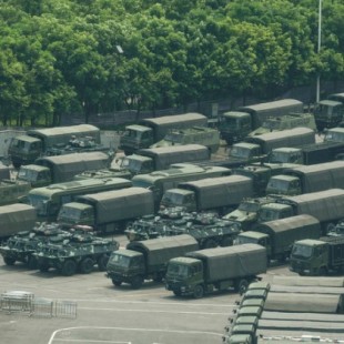 Video de unidades del Ejército chino se concentran en la frontera con Hong Kong