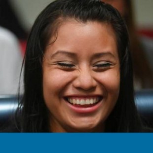 Absuelta la mujer que dio a luz a un bebé muerto y fue acusada de abortar en El Salvador