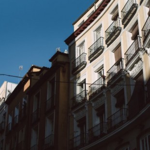 Vivir en la casa que te prestan tus padres, la salida cada vez más común para los jóvenes españoles