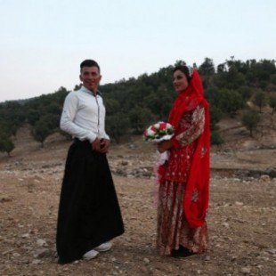 Las imágenes de la boda de una niña de nueve años indignan en Irán