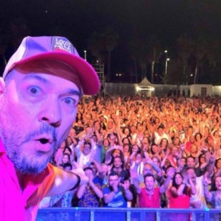Madrid contrata al DJ que pidió saludar con “la mano derecha arriba” al himno de España