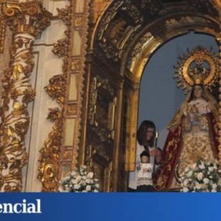 Posse, secretaria de Laicidad del PSOE-M, entrega el bastón de mando a la Virgen