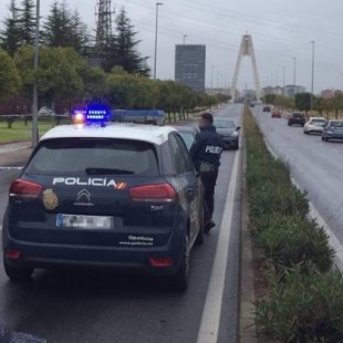 Disparan hasta cuatro veces al ocupante de un coche cuando circulaba por el Puente Real de Badajoz