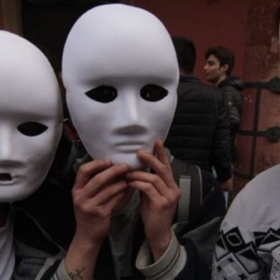 Il Padrone di Merda: los activistas enmascarados dedicados a avergonzar a jefes que explotan a sus trabajadores
