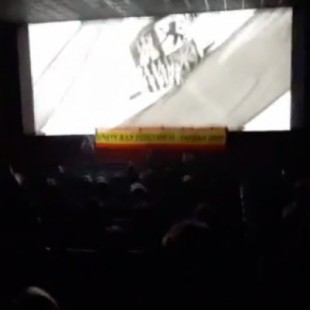 Radicales de extrema derecha desalojan un cine a gritos de ¡Arriba España!" y "¡Viva Cristo Rey!"