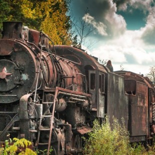 El colosal depósito de trenes soviéticos caídos en el olvido de Shumkovo
