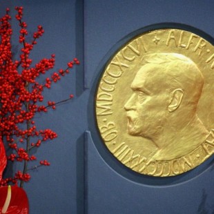 Olga Tokarczuk y Peter Handke ganan los Nobel de Literatura de 2018 y 2019