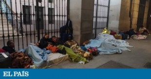 El colapso del servicio de emergencia social en Madrid: niños durmiendo en la calle, vecinos entregando mantas
