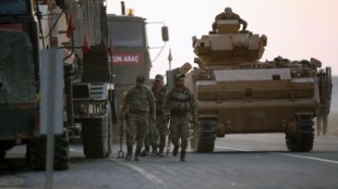 España paraliza la venta de armas a Turquía y condena el ataque a los kurdos en Siria