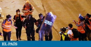 Puesto en libertad el fotoperiodista de EL PAÍS detenido en los disturbios de Barcelona