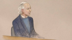 Julian Assange comparece débil y confundido en audiencia frente a tribunal en Londres