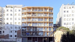 Cómo la vivienda asequible en suelo público ha acabado en manos privadas en Madrid o el País Vasco