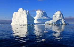 De cómo el agua de iceberg embotellada a 150 euros el litro afectará a las leyes internacionales