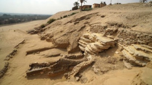 Descubren en Egipto una catacumba de hace 2.000 años con momias y estatuas