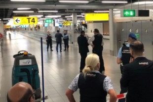 Cerrado el aeropuerto de Amsterdam tras pulsar el piloto por error el botón de emergencia [ENG]