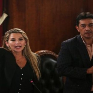 En un Parlamento sin quórum, Jeanine Áñez se autoproclama presidenta de Bolivia