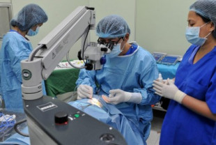 Ex asesor de la FDA dice sobre la cirugía ocular LASIK: 'Nunca debió haber sido aprobada' [ENG]