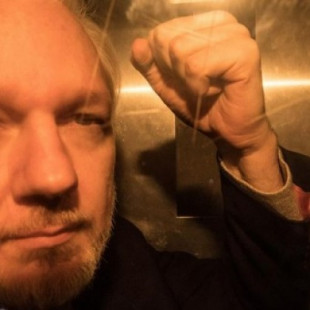 La Fiscalía sueca retira los cargos contra Assange por violación