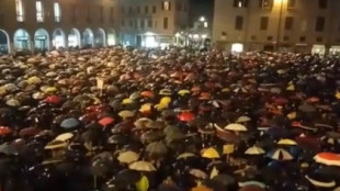 7 000 personas cantan en Módena el himno antifascista "Bella Ciao" frente a Matteo Salvini