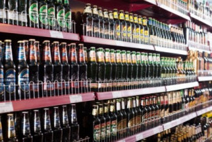 El ladrón de supermercados que sigue robando vino y jamón ibérico pese a sus 70 denuncias en dos años