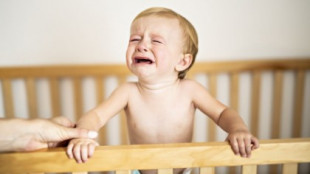 Polémica por una guía médica que aconseja dejar llorar a los niños durante media hora