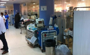 Pacientes esperan más de 50 horas en las urgencias del Hospital Clínico para ser encamados