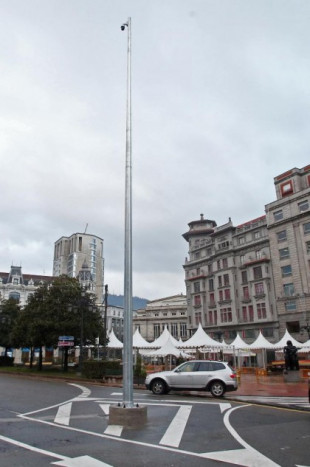 Oviedo destina casi 50.000 euros al mástil y bandera española de La Escandalera