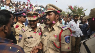 La policía india mata a tiros en un descampado a cuatro acusados de violar y matar a una joven