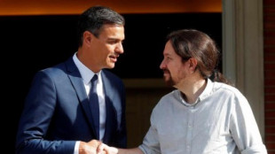 Sánchez e Iglesias pactan subir el SMI en 2020 con los 1.000 euros sobre la mesa