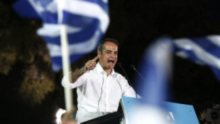 Los griegos se enfrentarán a fuertes multas si no gastan el 30 por ciento de sus ingresos electrónicamente [EN]