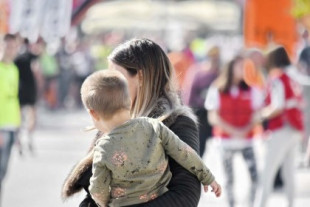 Madres solteras a los 40 años: la tendencia al alza que resume nuestra transición demográfica