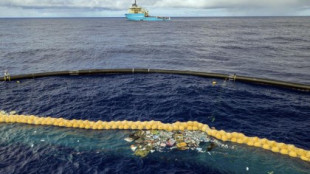 Primer éxito de la barrera gigante de recogida de plásticos en el mar