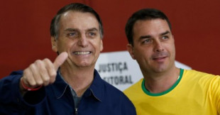 "Tienes una cara de homosexual terrible": Bolsonaro responde molesto a un periodista