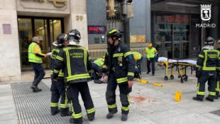 Muere la mujer de 32 años golpeada por la caída de una cornisa en Madrid