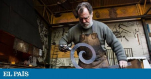 El herrero que repobló un pueblo enseñando técnicas de forja medieval por Youtube