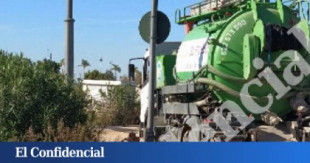 Murcia: Así limpia Torre Pacheco con agua potable las calles y alcantarillas de un resort