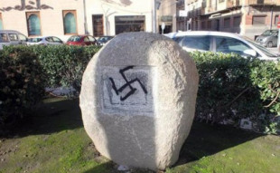 Arrancan la placa en memoria de los segovianos víctimas del nazismo