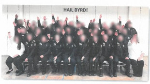 Aprendices de guardias de prisiones serán despedidos por hacer el saludo nazi “como señal de respeto”