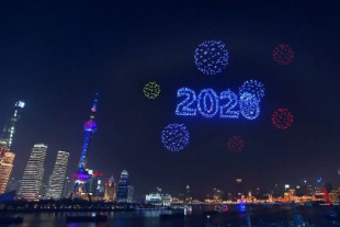 Esta es la magia detrás de la espectacular coreografía en que un enjambre de 2.000 drones iluminó la noche de Shanghai