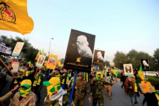 Miles de iraquíes acuden al funeral de Soleimani al grito de "muerte a EEUU"