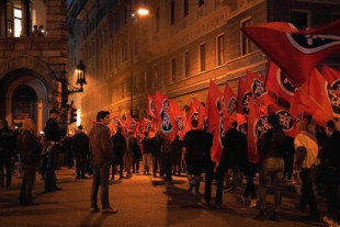 Facebook ha comenzado a borrar páginas neofascistas en Italia. Y la justicia le ha parado los pies